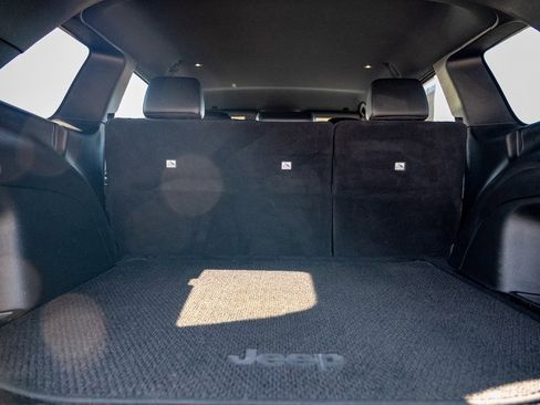 Used 2021 Jeep Grand Cherokee Laredo X image 24