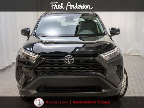 Used 2025 Toyota RAV4 LE AWD/4WD image 2
