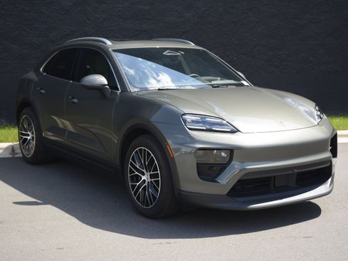 Certified 2025 Porsche Macan 4S Electric AWD/4WD image 9