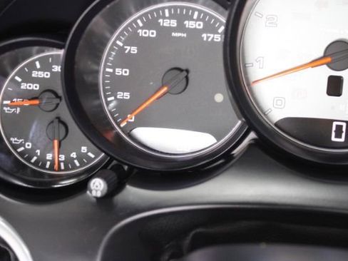 Used 2015 Porsche Cayenne S image 21