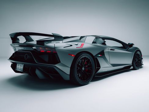 Used 2020 Lamborghini Aventador SVJ image 32