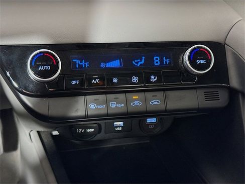 Used 2022 Hyundai Elantra SEL image 14