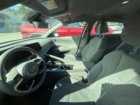 Used 2023 Hyundai Elantra SEL w/ Convenience Package FWD image 7
