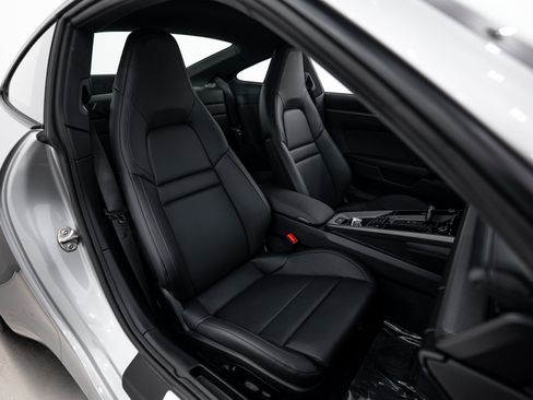 Certified 2025 Porsche 911 Carrera RWD image 16