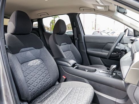 Used 2025 Nissan Kicks SV FWD image 18