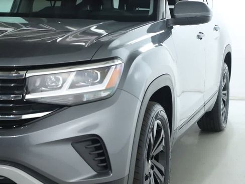 Certified 2023 Volkswagen Atlas SE image 4