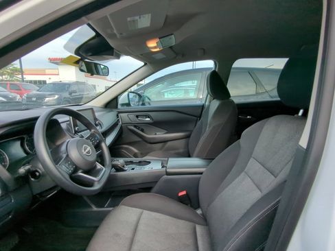 Used 2024 Nissan Rogue SV FWD image 6