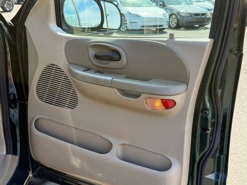 Used 2001 Ford F150 Lariat RWD image 23
