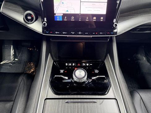 Used 2024 Jeep Wagoneer Series III image 16