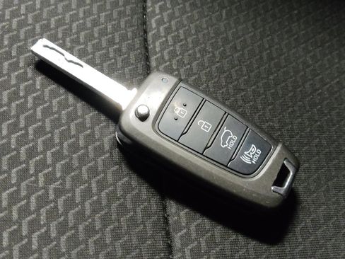 Used 2018 Hyundai Elantra GT FWD image 32