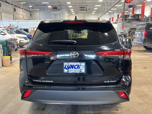 Used 2020 Toyota Highlander XLE image 3