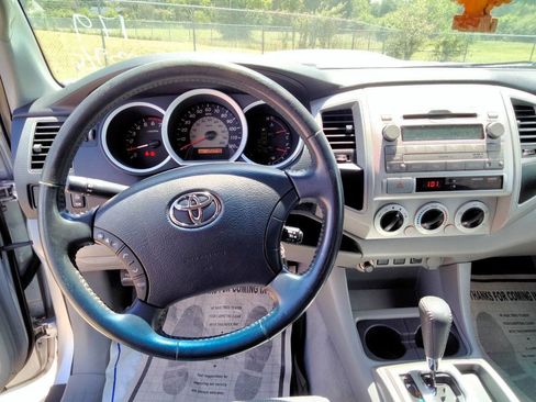 Used 2011 Toyota Tacoma PreRunner w/ TRD Sport Pkg image 15