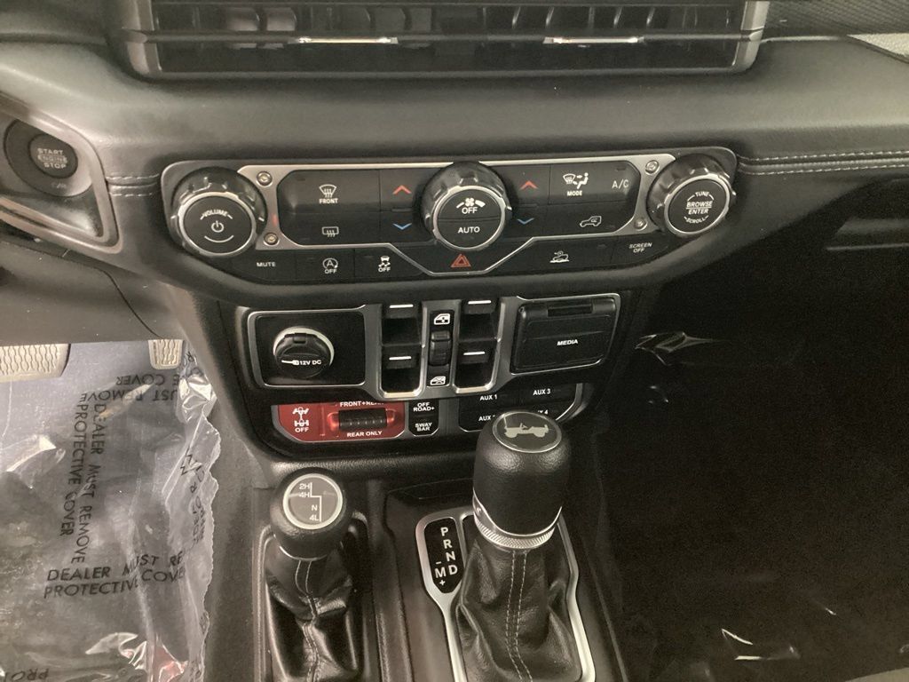 Used 2026 Jeep Wrangler Unlimited Rubicon AWD/4WD image 19