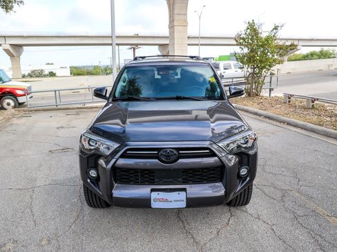 Used 2022 Toyota 4Runner SR5 Premium w/ Moonroof Package RWD image 4