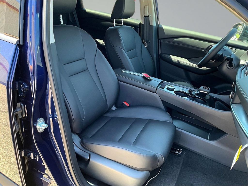 Used 2026 Nissan Rogue Dark Armor AWD/4WD image 11