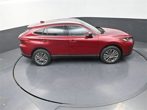 Used 2024 Toyota Venza XLE image 26