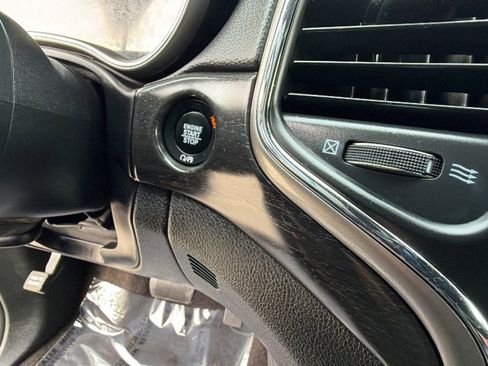 Used 2018 Jeep Grand Cherokee Altitude image 17