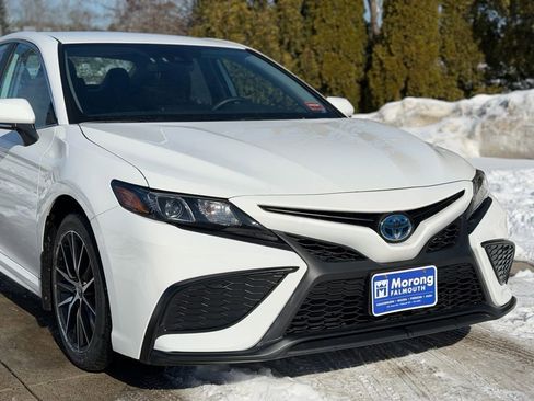 Used 2024 Toyota Camry SE FWD image 2