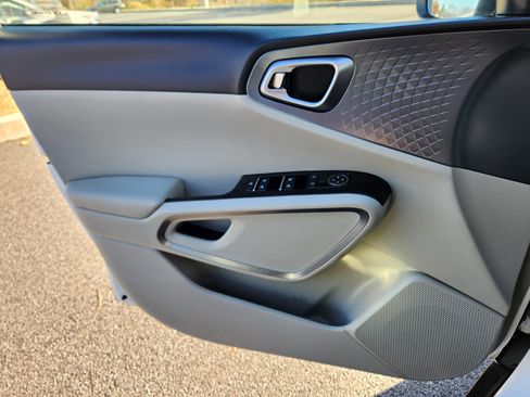 Used 2023 Kia Soul EX image 24