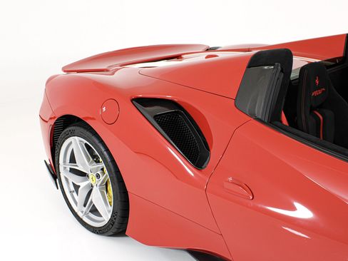 Certified 2019 Ferrari 488 Pista Spider RWD image 18