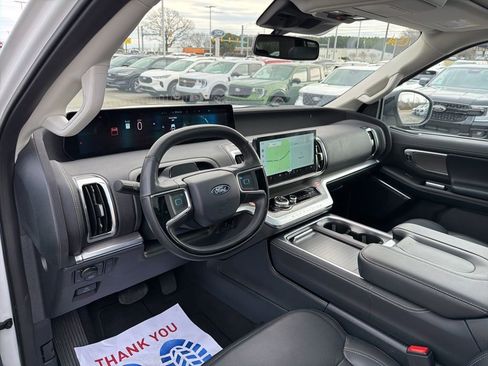 Used 2025 Ford Expedition Max Platinum image 8