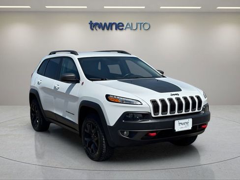 Used 2018 Jeep Cherokee Trailhawk w/ Cold Weather Group AWD/4WD image 7