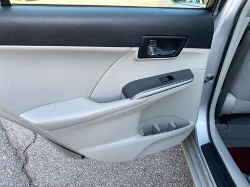 Used 2013 Toyota Camry XLE image 13