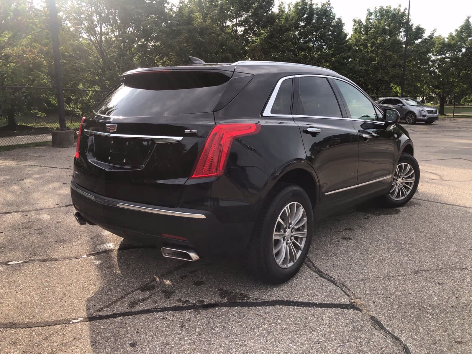 Used 2018 Cadillac XT5 Luxury w/ Driver Awareness Package AWD/4WD image 3