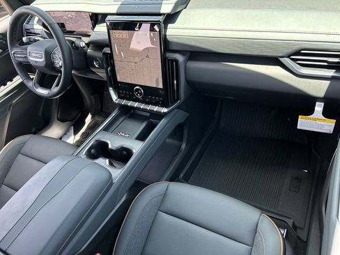 New 2026 GMC Acadia AT4 w/ Luxury Package AWD/4WD image 29