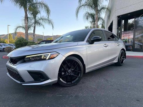 Used 2022 Honda Civic Sport image 2