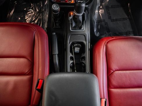 Used 2024 Jeep Wrangler Unlimited Rubicon 392 image 32