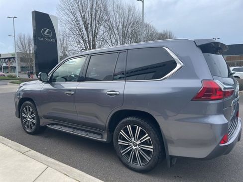 Used 2020 Lexus LX 570 4WD w/ 3rd Row & Luxury Pkg image 8