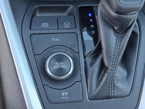 Used 2021 Toyota RAV4 XLE w/ Convenience Package AWD/4WD image 32