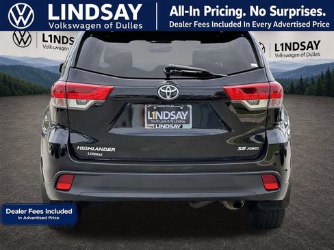 Used 2018 Toyota Highlander SE w/ Carpet Mat Package (TMS) AWD/4WD image 6