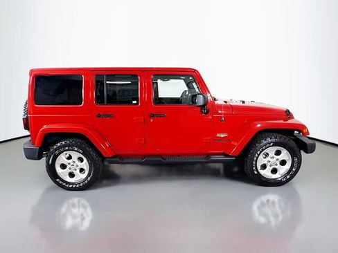 Used 2014 Jeep Wrangler Unlimited Sahara w/ Dual Top Group AWD/4WD image 8