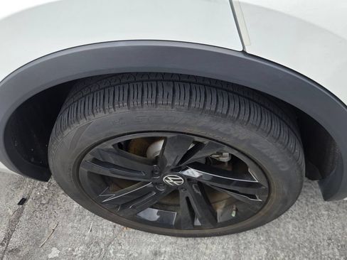 Certified 2023 Volkswagen Tiguan SE R-Line FWD image 6
