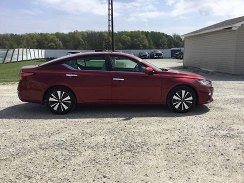 Used 2021 Nissan Altima 2.5 SV FWD image 2