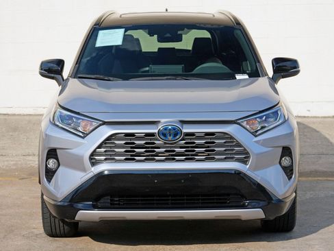Used 2019 Toyota RAV4 XSE w/ XSE Weather Package AWD/4WD image 45