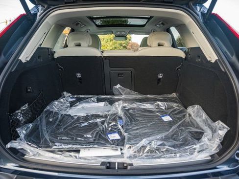 New 2026 Volvo XC60 B5 Ultra w/ Protection Package Premier image 9