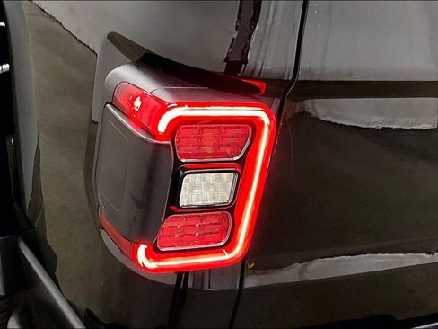 Used 2020 Jeep Gladiator Rubicon w/ Uconnect 4C Nav & Sound Group AWD/4WD image 24