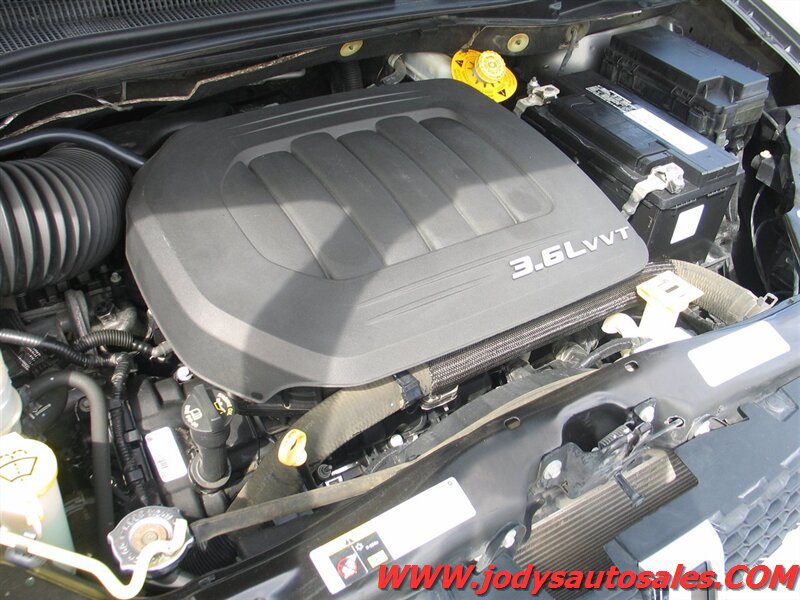 Used 2016 Dodge Grand Caravan SXT w/ Rear Park Assist Package FWD image 37
