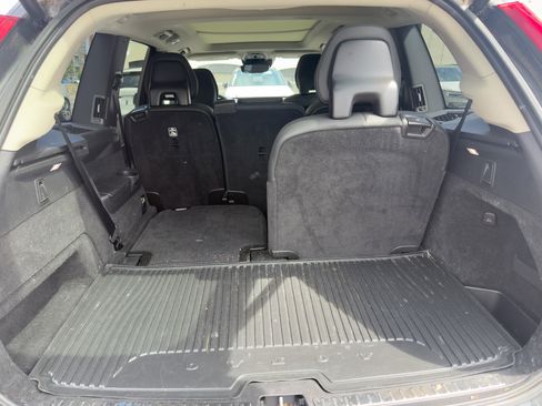 Certified 2022 Volvo XC90 T6 Momentum w/ Advanced Package image 7