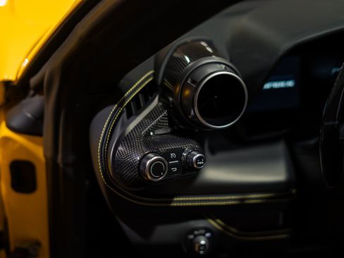 Used 2021 Ferrari F8 Tributo RWD image 19