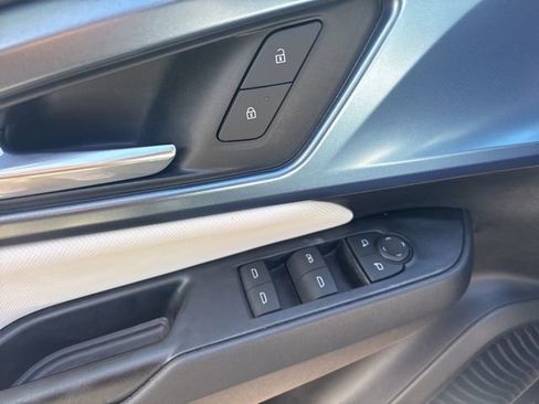 Used 2025 Chevrolet Equinox EV LT FWD image 5