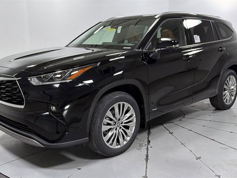New 2026 Toyota Highlander Platinum image 1