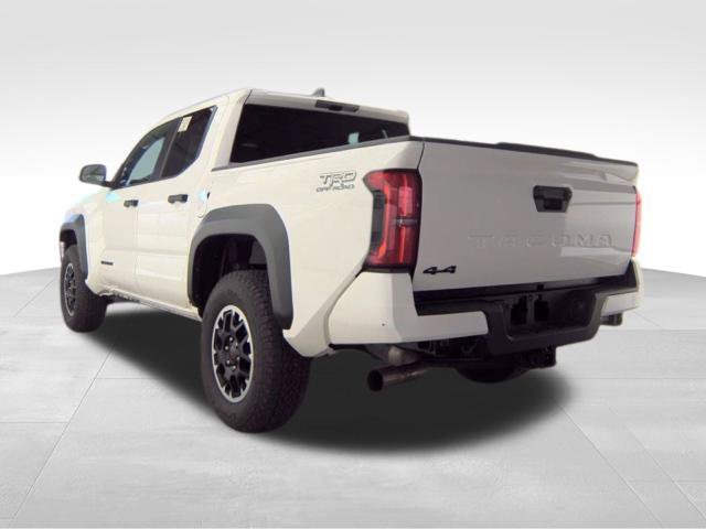 Used 2025 Toyota Tacoma TRD Off-Road AWD/4WD image 4