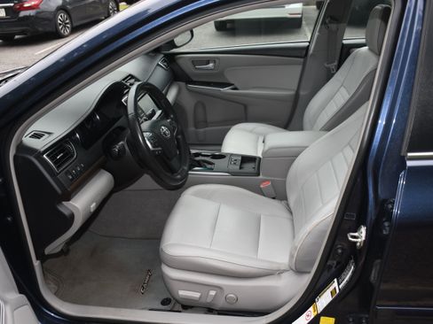 Used 2016 Toyota Camry XLE w/ Moonroof Package FWD image 8