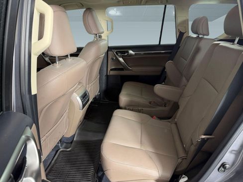Used 2023 Lexus GX 460 Luxury w/ Sport Design Package AWD/4WD image 13