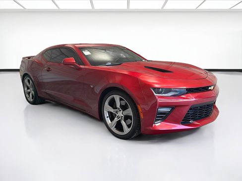 Used 2018 Chevrolet Camaro SS RWD image 3