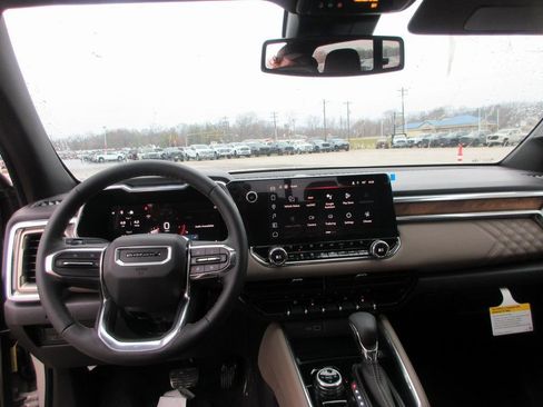 New 2026 GMC Canyon Denali image 17